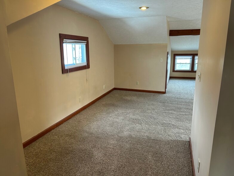 Building Photo - 2082 Lewis Dr