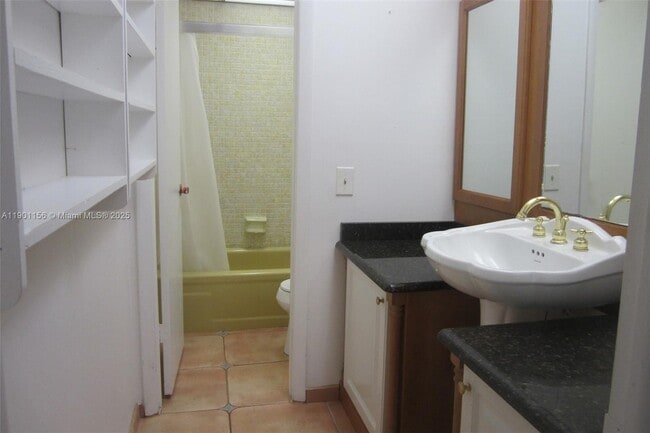 Building Photo - 4850 SW 63rd Terrace