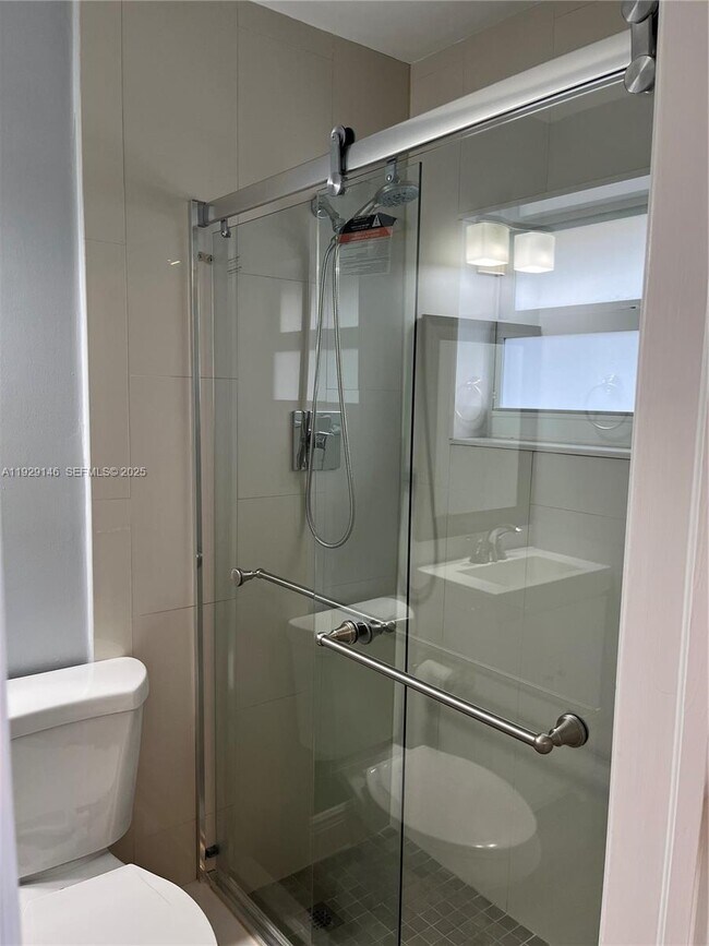 Building Photo - 8650 SW 67th Ave