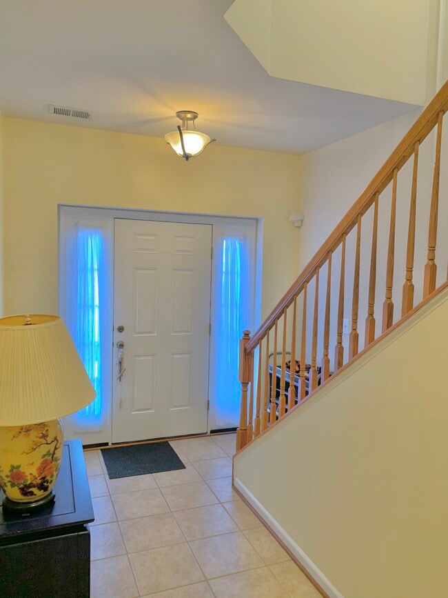 Building Photo - 930 Rainier Rd