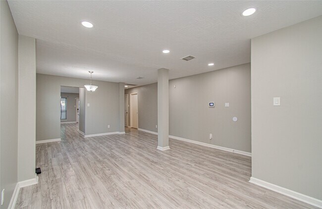 Building Photo - 2005 Village Park Dr