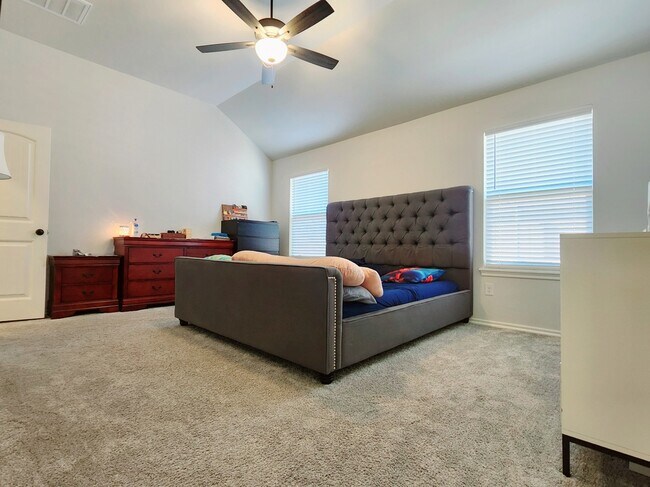 Building Photo - 18600 Luna Dr