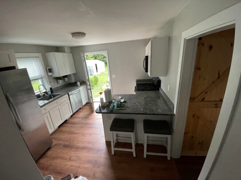 Building Photo - 76 Houlton St