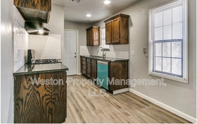 Building Photo - 1209 NE 43rd St