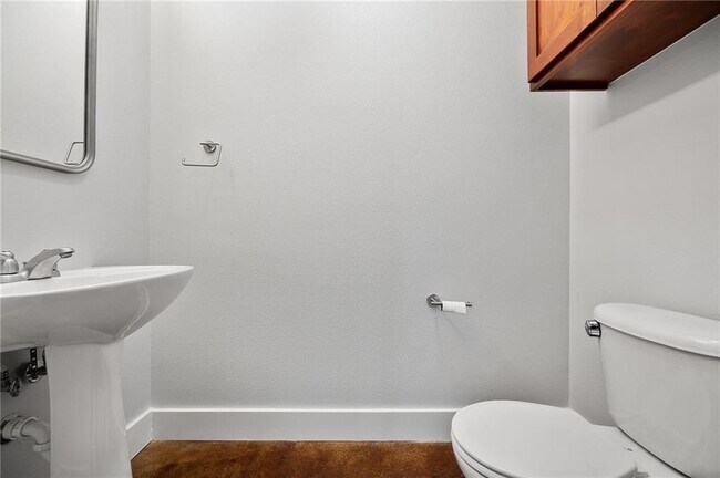 Building Photo - 3207 Holton St