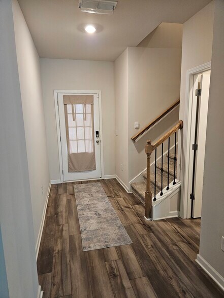 Foyer - 4645 Electric Ave SW