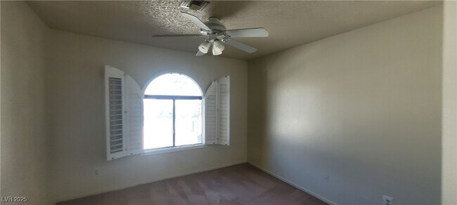 Building Photo - 2995 E Sunset Rd