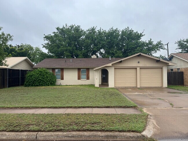 Primary Photo - "Charming 3-Bedroom with 2 Full Baths in L...