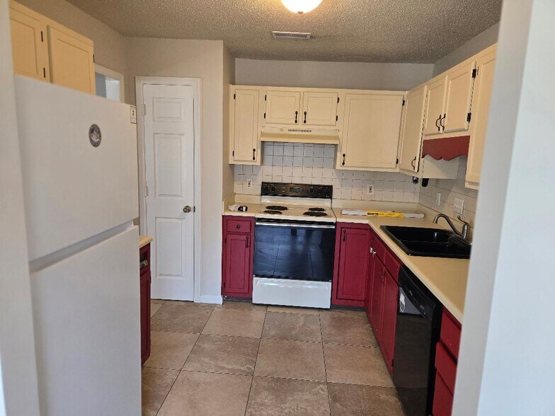 Building Photo - 11 Meadowood Glen Way