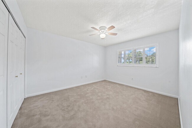 Building Photo - 413 Blue Jay Ln