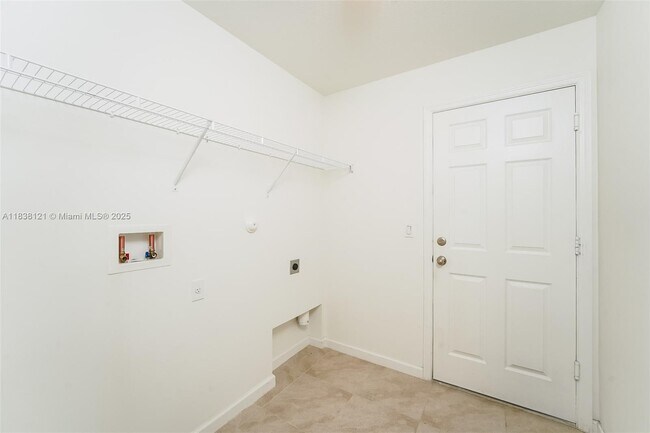 Building Photo - 1481 SW Kamchatka Ave