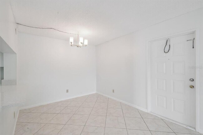 Building Photo - 8215 Sun Spring Cir