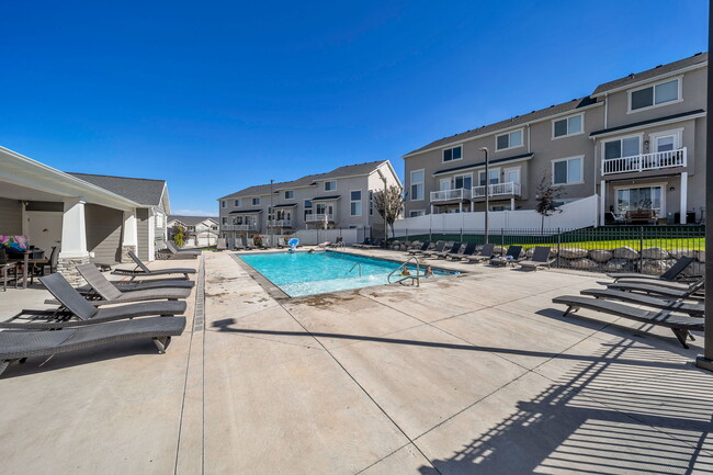 Building Photo - 14550 S Quiet Shade Dr