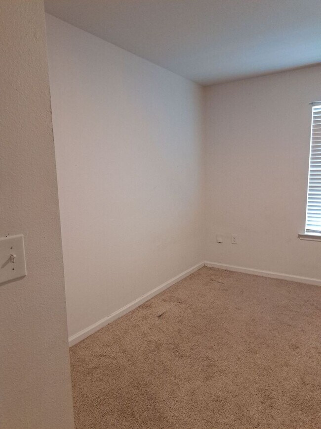 Building Photo - 4012 Millicent Ln