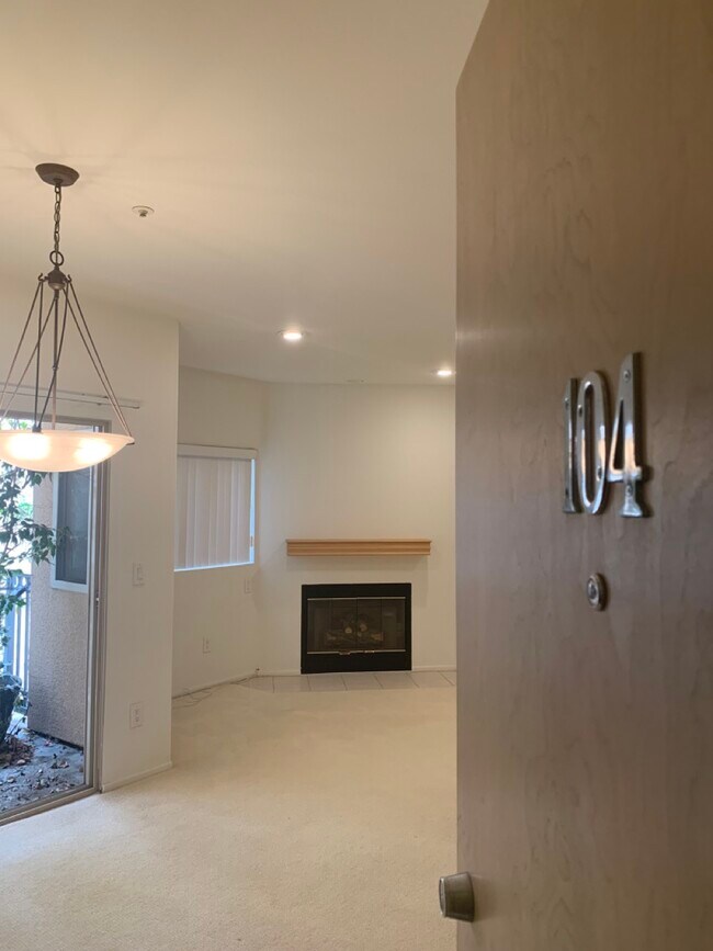 Building Photo - 937 12th St