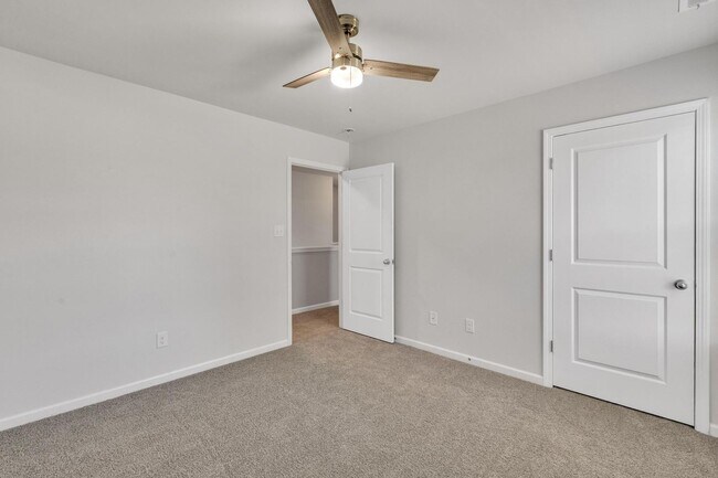 Building Photo - Updated Holly Ridge Home!