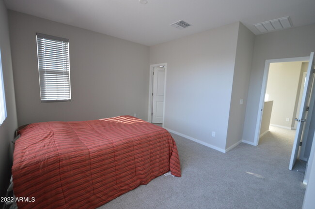 Building Photo - 1326 W Coyote Dr
