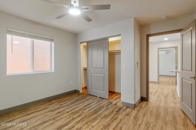 Building Photo - 1720 E Edison St