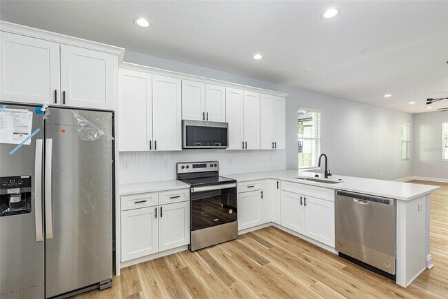 Building Photo - 113 W Elm St