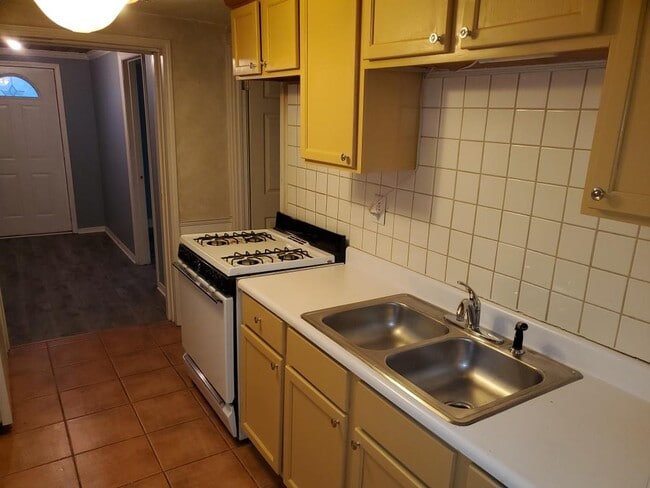 Building Photo - 806 Roosevelt St