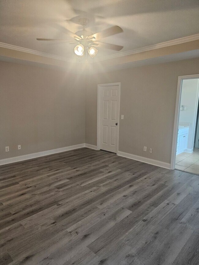 Building Photo - 4 Bedroom Brick Ranch