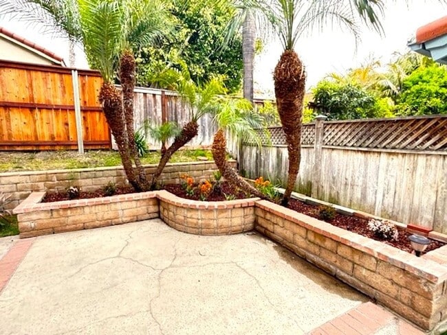 Building Photo - Stylish, Upgraded Laguna Niguel Home Ready...