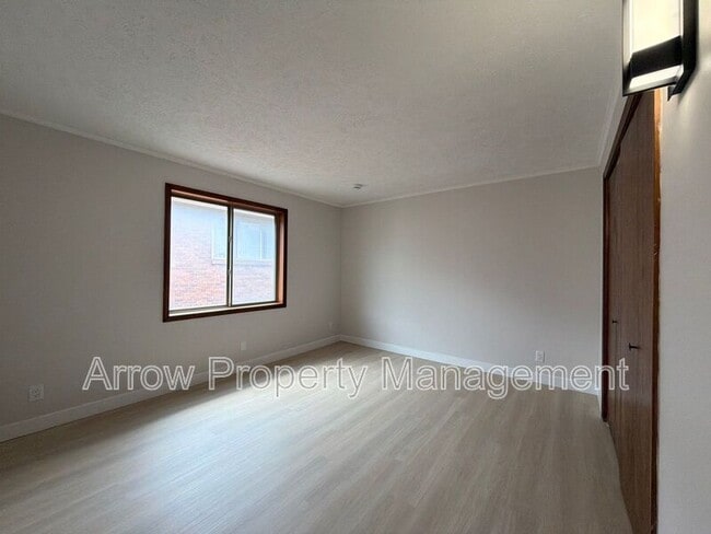 Building Photo - 3341 Holdrege St