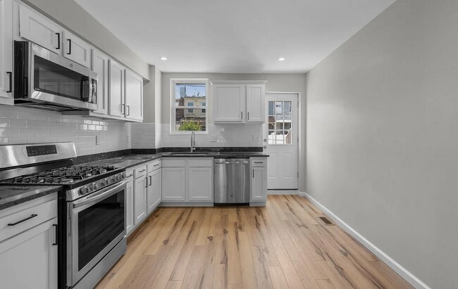 Primary Photo - 121 N Patterson Park Ave