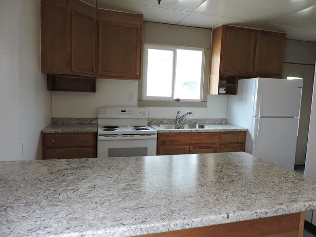 Building Photo - 2 bedroom, 1 bath house