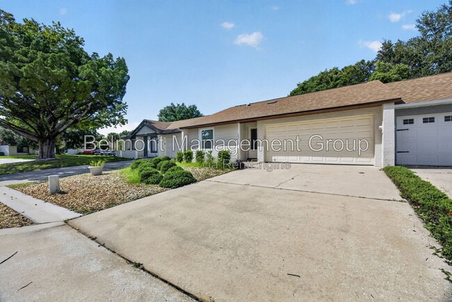 Building Photo - 102 Edgewater Cir