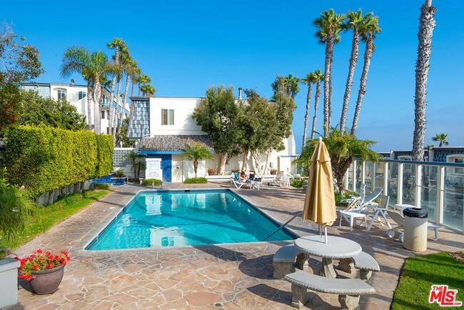 Primary Photo - 11920 Whalers Ln