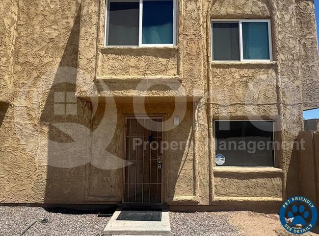 Primary Photo - 4462 E Pueblo Ave