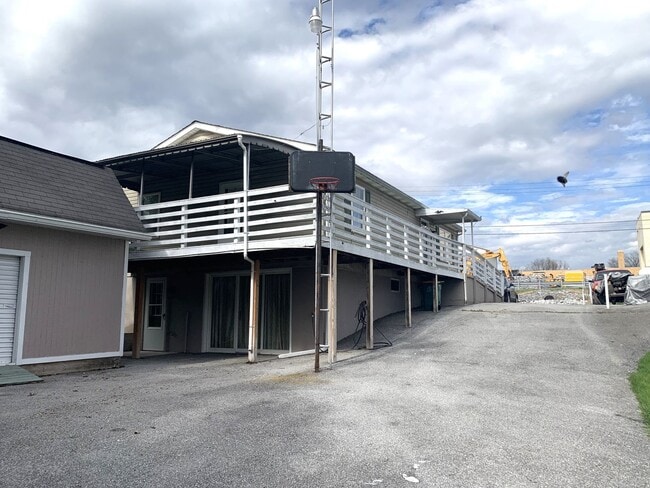 Building Photo - MOVE IN READY, APPLY NOW!!