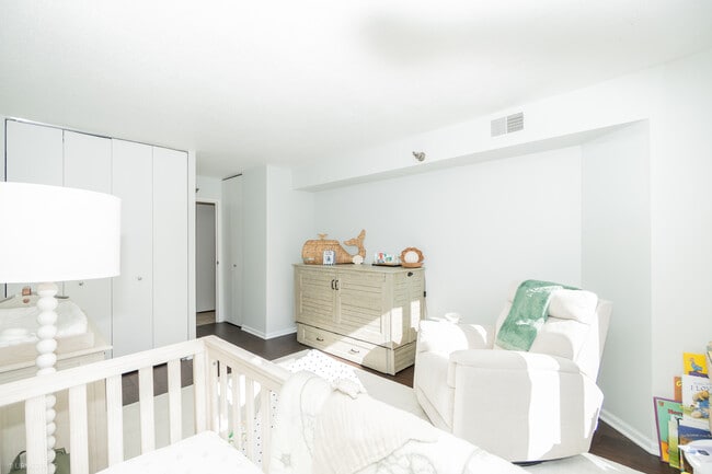 Building Photo - 1309 N Wells St