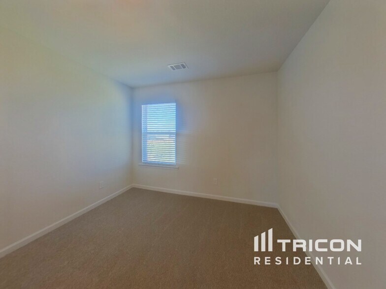 Building Photo - 823 Athens Ln