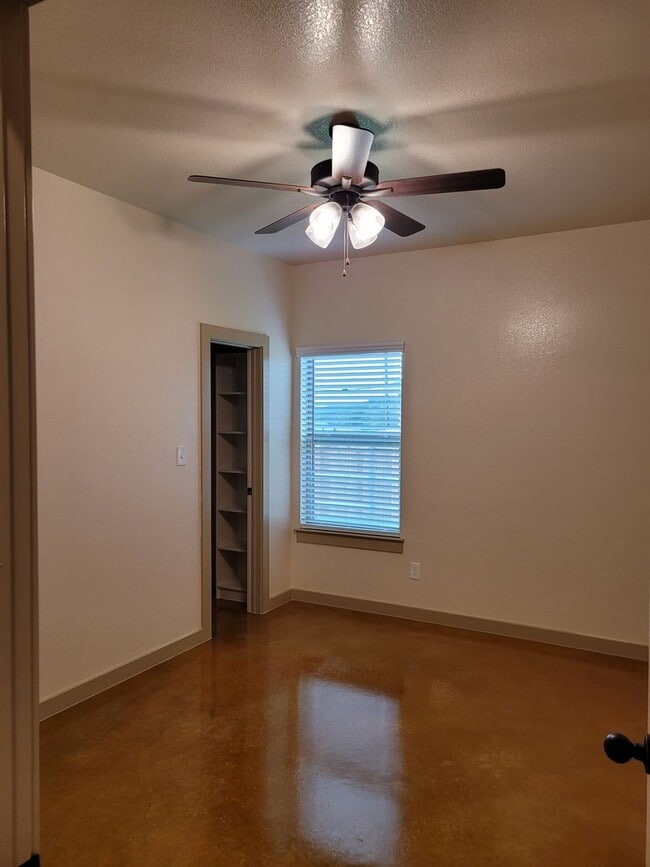 Building Photo - 1911 Caspian Trl