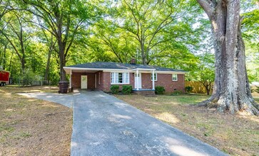 Building Photo - 3 Bedroom Home Available For Rent - Pendleton
