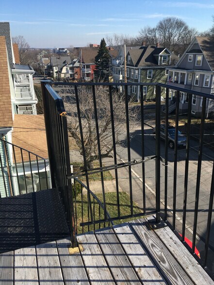 Building Photo - 56 Cranch St