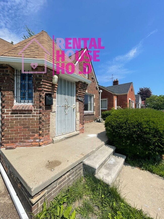 Building Photo - 3 BEDROOM 2 BATH BUNGALOW FREE PRE-SCREEN