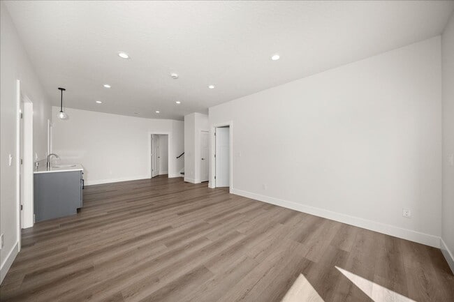 Building Photo - $3,600 - 4 Bed / 3 Bath Gorgeous Brand New...