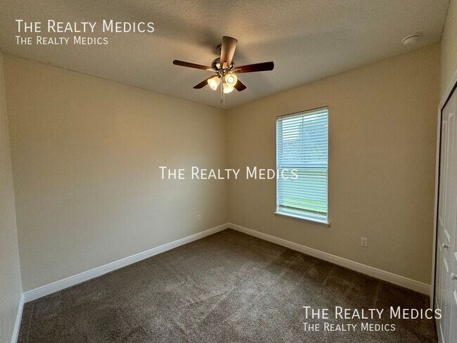 Building Photo - 405 Last Tree Dr