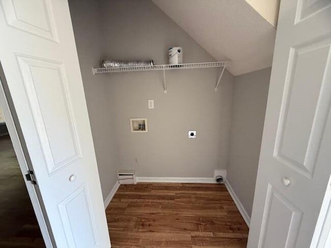 Building Photo - 500 Misty Groves Cir