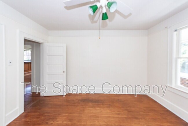 Building Photo - 25 8th Ave