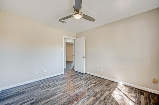 Building Photo - 13002 Kingsmill Dr