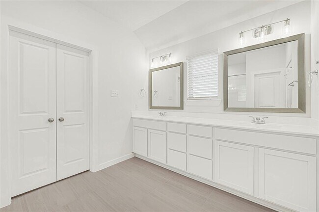 Building Photo - 17123 Bluebonnet Creek Trl