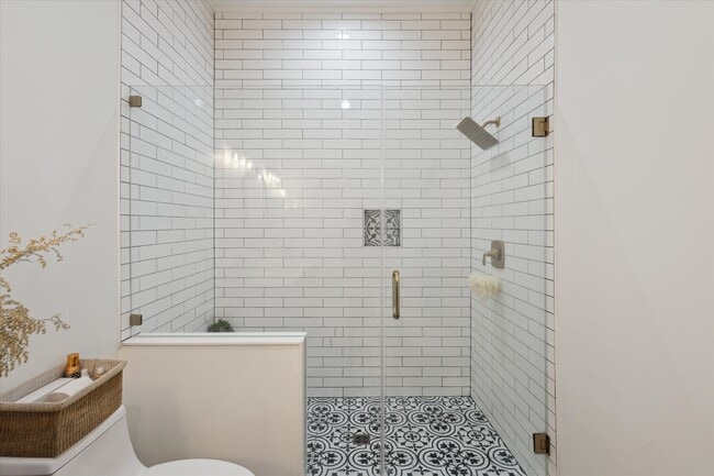 Building Photo - 1513 Paris Ave