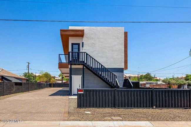 Building Photo - 411 N 32nd Pl