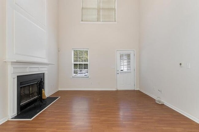 Building Photo - 3819 Northlake Dr