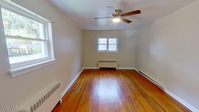 Building Photo - 31 Parkwood St