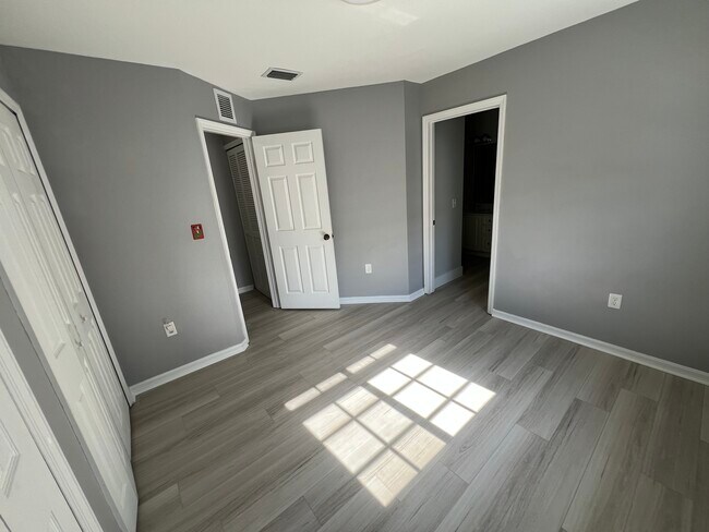 Building Photo - 11119 W Okeechobee Rd